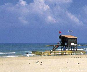Lifeguard’s station on the stretch of sands at Gordon–Frishman Beaches, Tel Aviv, Israel