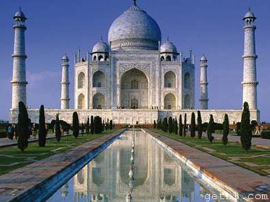 ABOVE One of the most iconic buildings in the world, the Taj Mahal in Agra, set on the banks of the Yamuna River