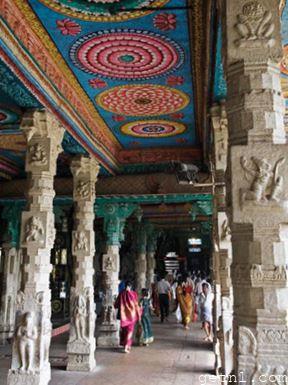 Painted ceilings and carved pillars in Minakshi Sundareshvara Temple
