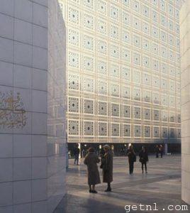 Wall of solar shutters on the Institut du Monde Arabe